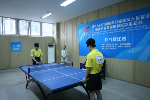 足球运动员收入_乒乓球运动员收入(2)