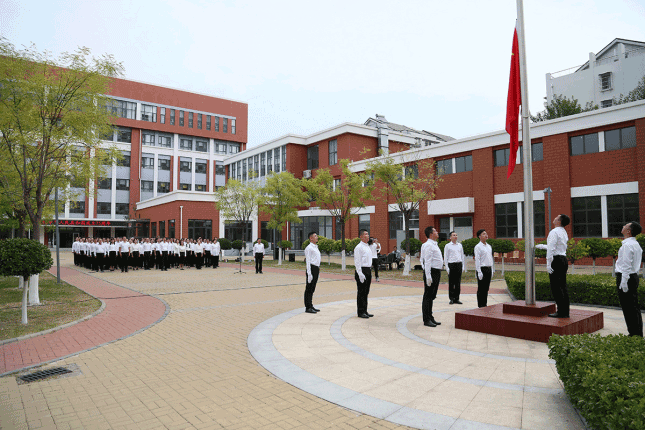 共庆盛世华诞  激昂走好中国式现代化道路的精神力量